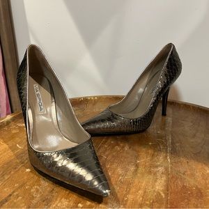 Vintage Via Spiga 4” Metallic heels